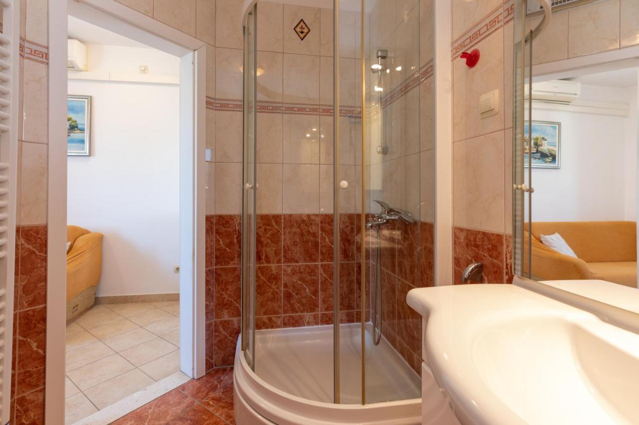 Cozy 1-Bedroom Apartment Near The Center Of Trogir Luaran gambar