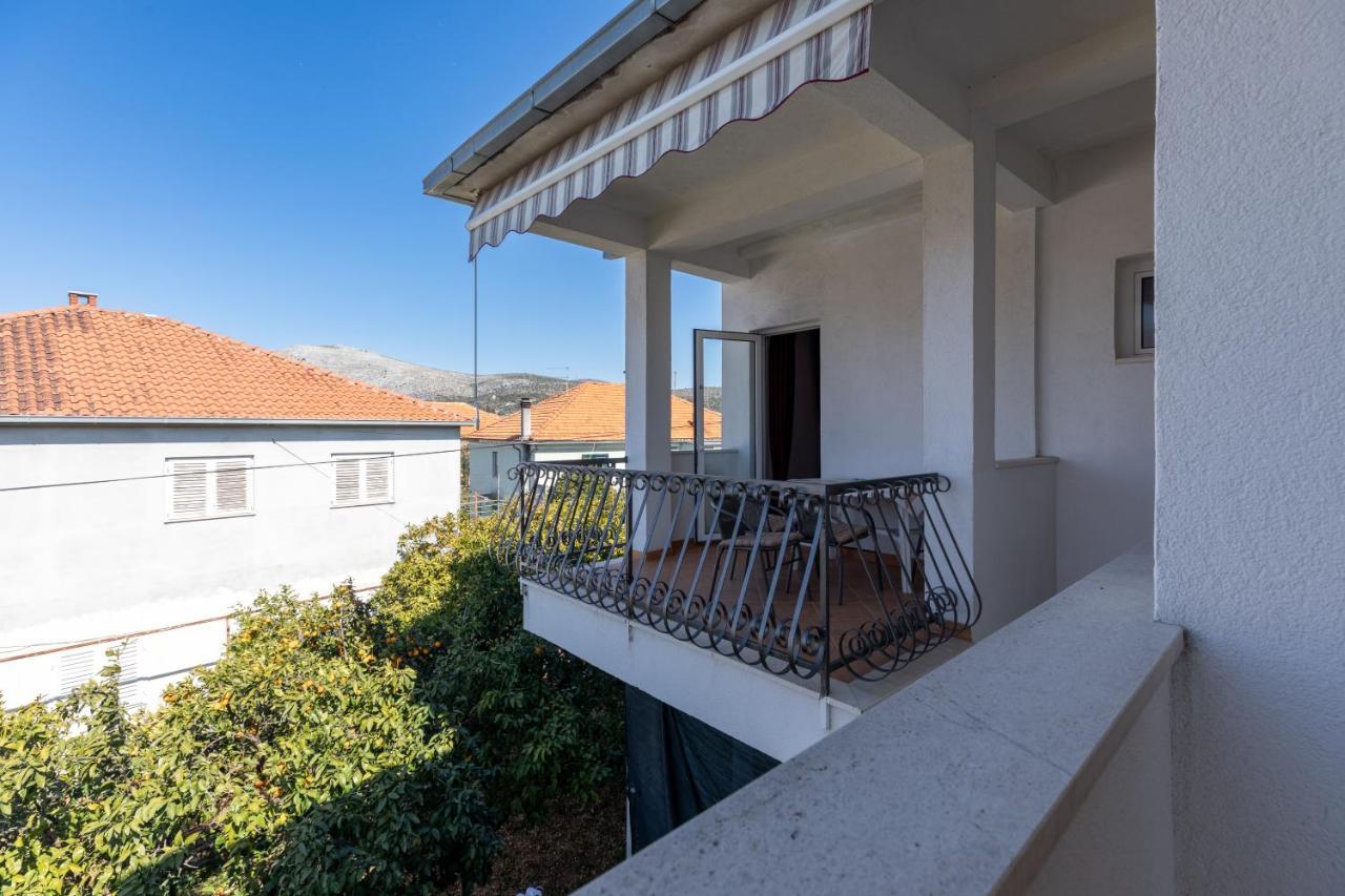 Cozy 1-Bedroom Apartment Near The Center Of Trogir Luaran gambar