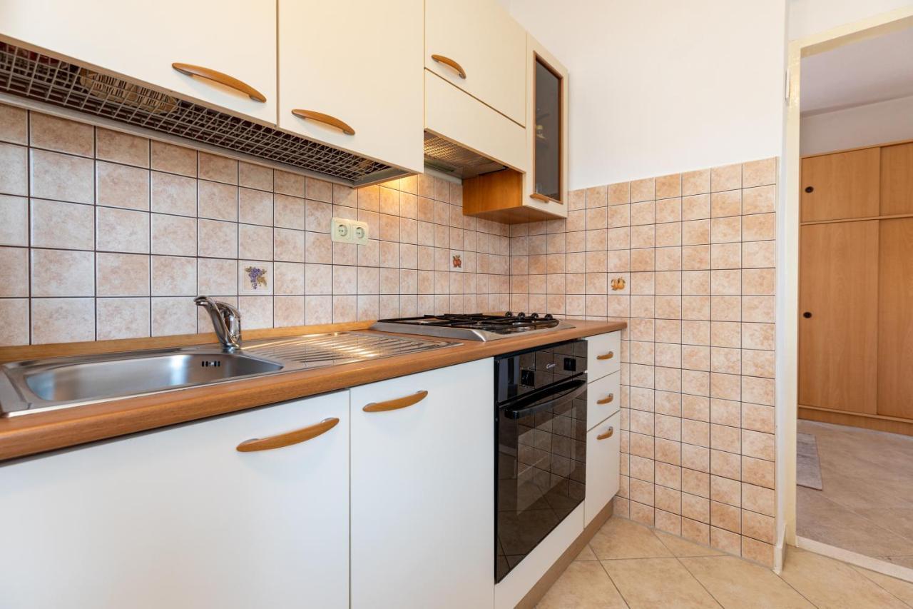Cozy 1-Bedroom Apartment Near The Center Of Trogir Luaran gambar