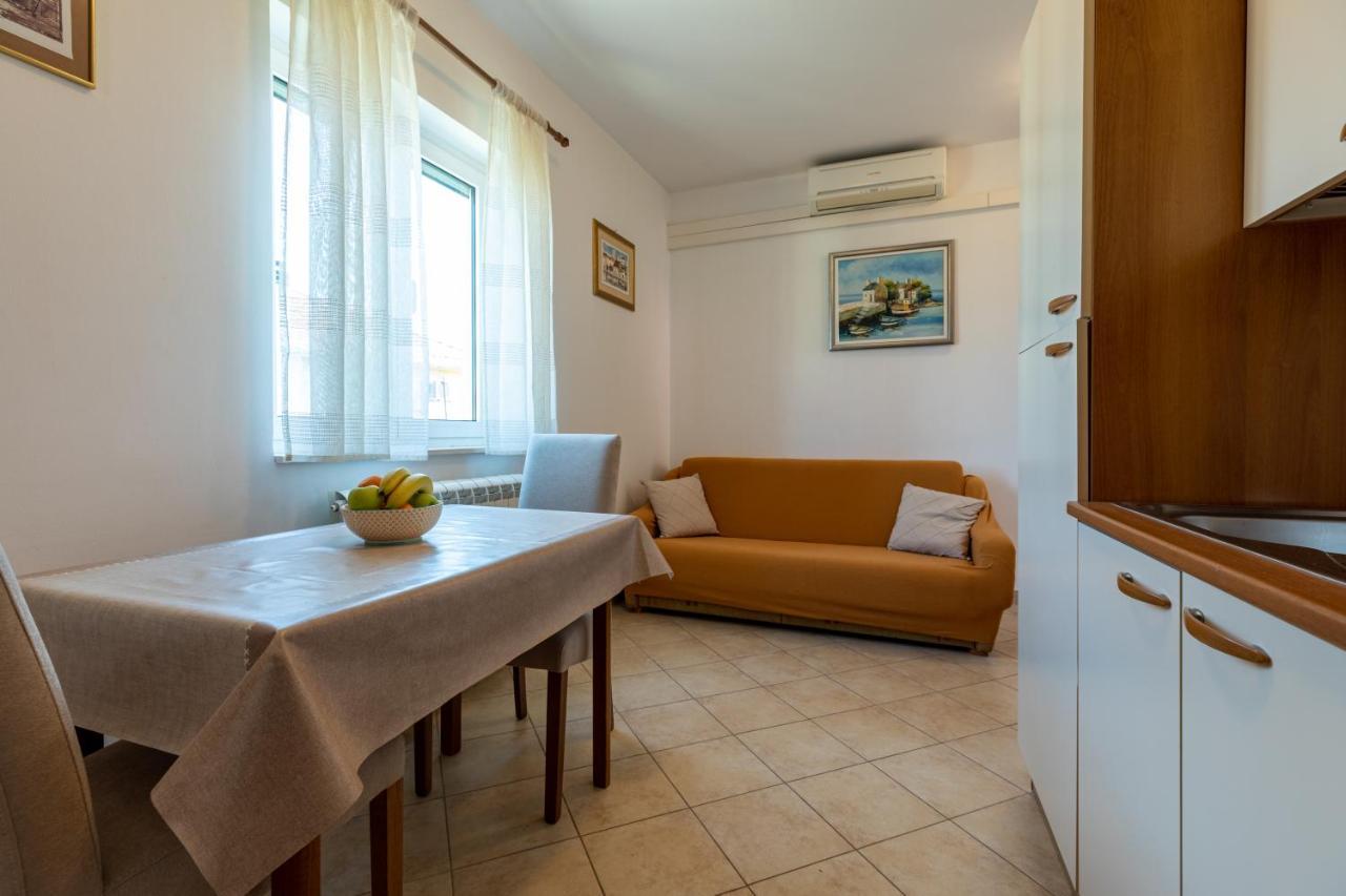 Cozy 1-Bedroom Apartment Near The Center Of Trogir Luaran gambar