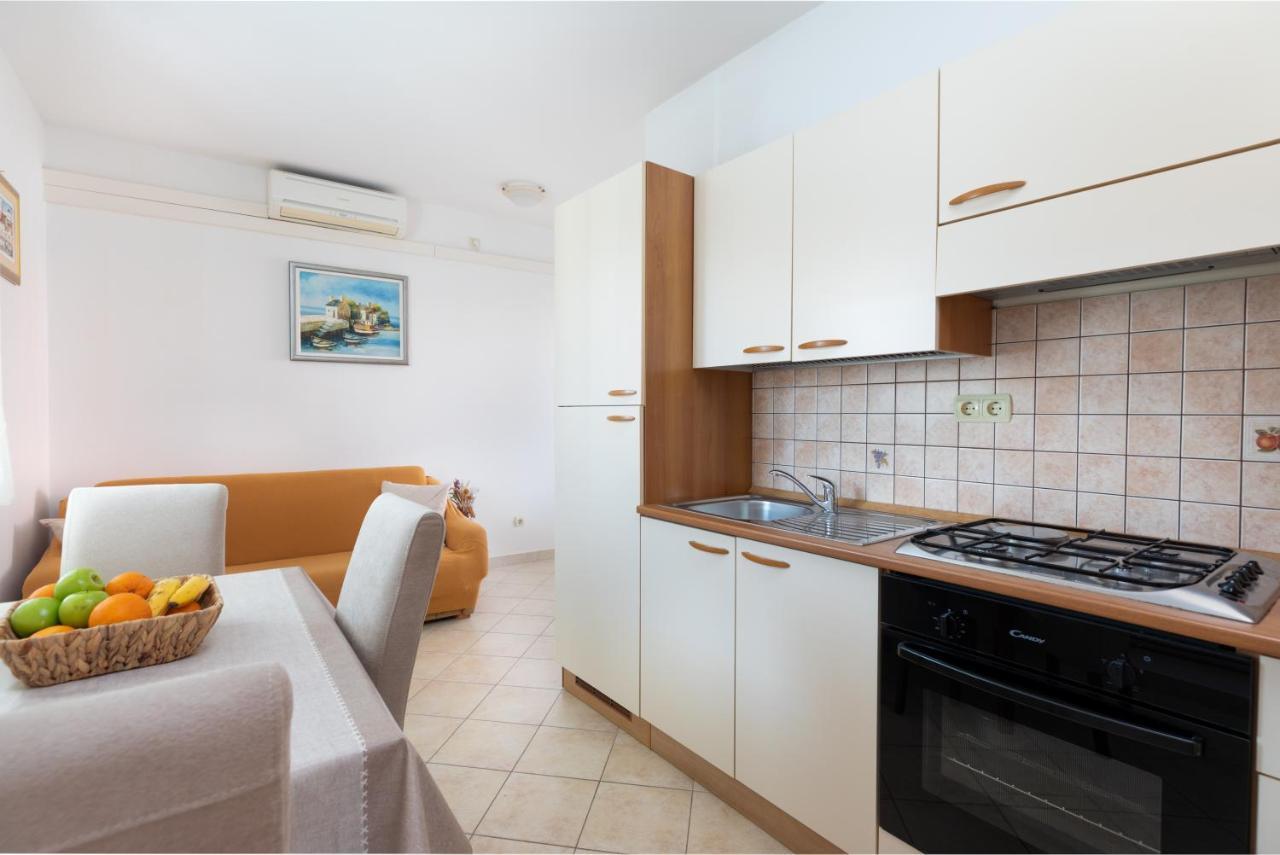Cozy 1-Bedroom Apartment Near The Center Of Trogir Luaran gambar