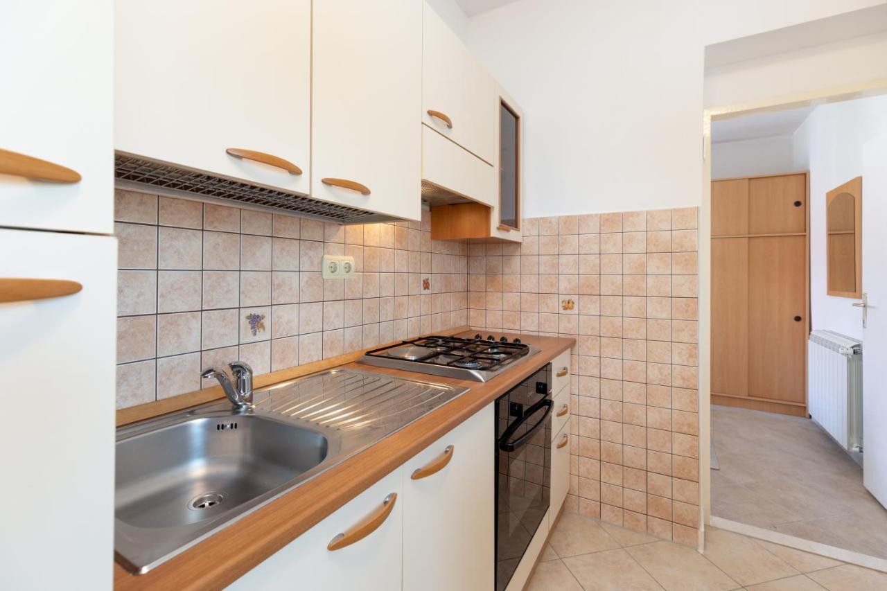 Cozy 1-Bedroom Apartment Near The Center Of Trogir Luaran gambar