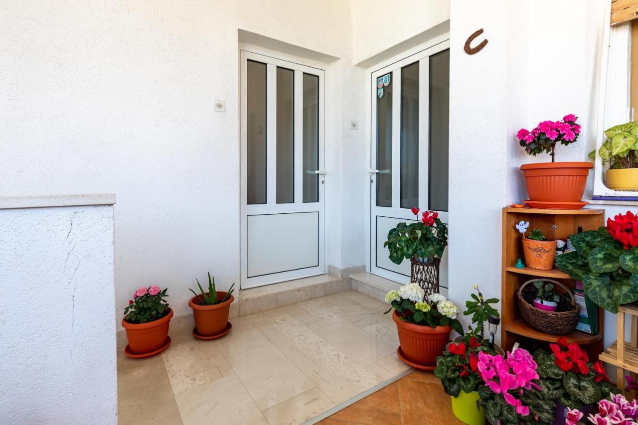 Cozy 1-Bedroom Apartment Near The Center Of Trogir Luaran gambar