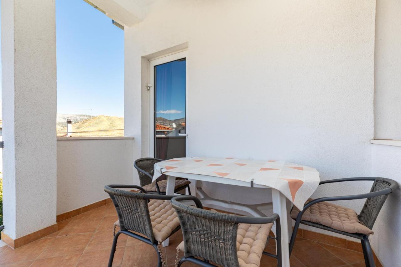Cozy 1-Bedroom Apartment Near The Center Of Trogir Luaran gambar